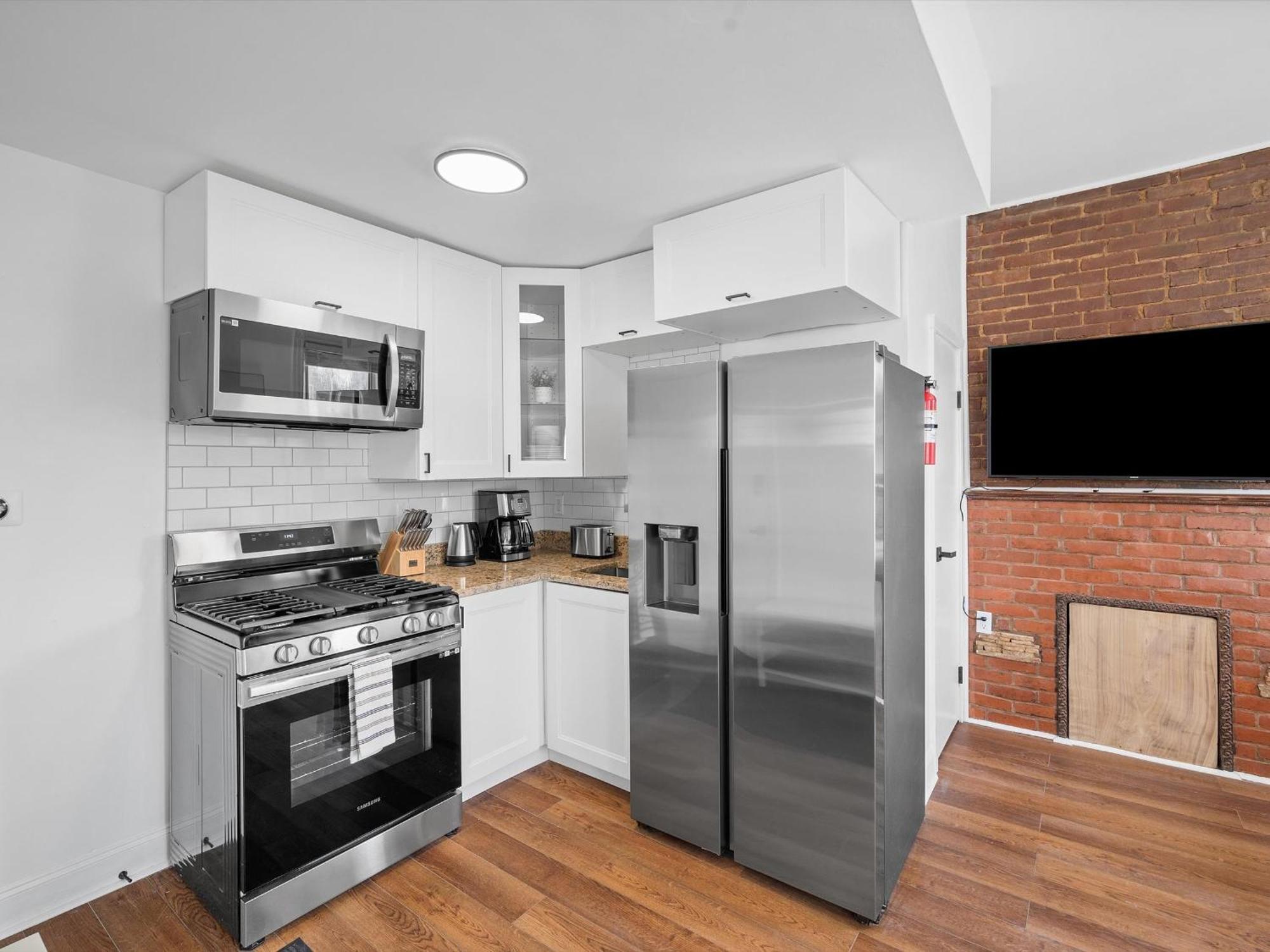 Shadyside, Pittsburgh, Modern And Bright 1 Bedroom Unit4 With Free Parking Apartment *