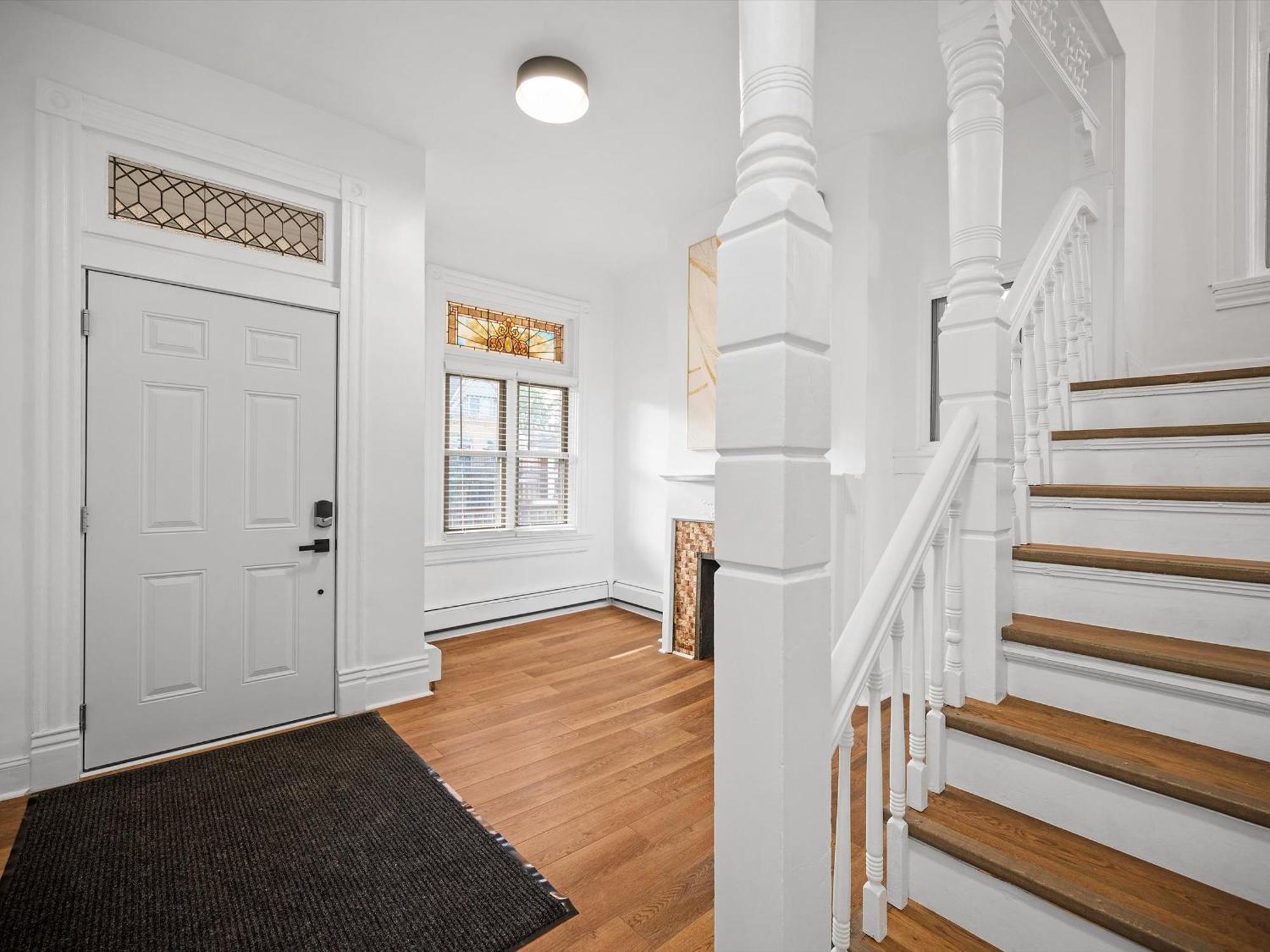 Apartment Shadyside, Pittsburgh, Modern And Bright 1 Bedroom Unit4 With Free Parking Pittsburgh